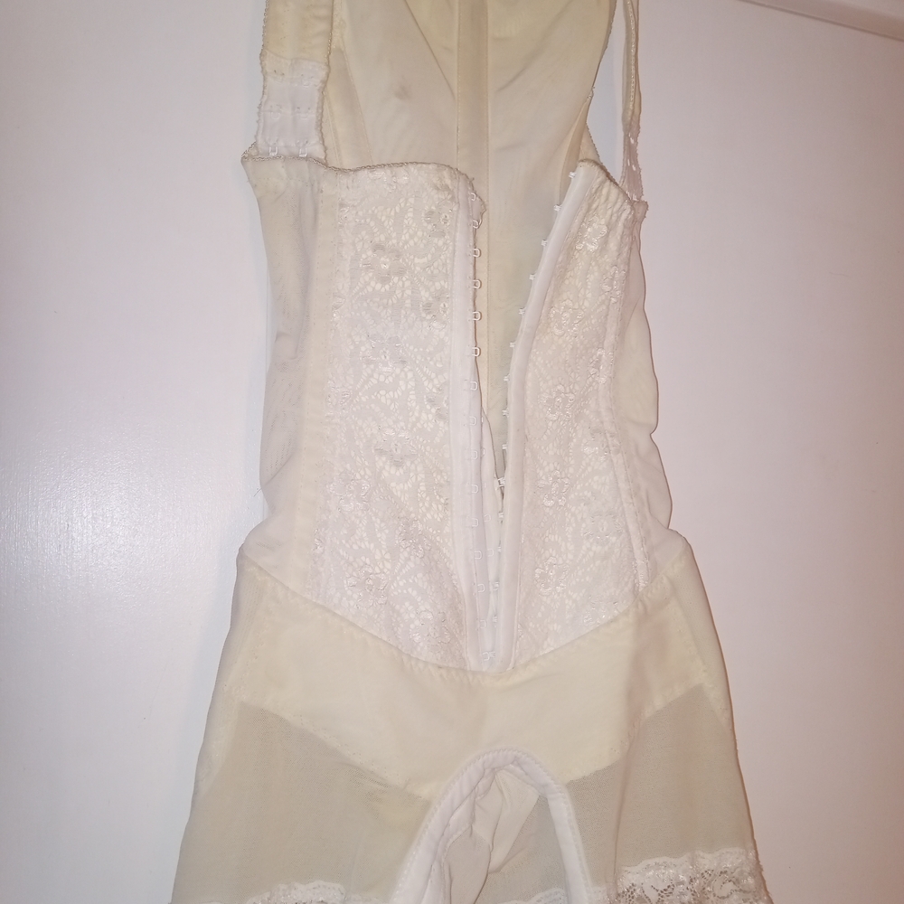 Ardyss Cream Shapewear with Sheer Panels and Fitted Bodice Size XSmall